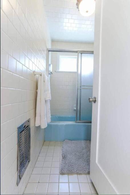 Large 5 BR- Beverly Hills Adj House in Beverly Hills