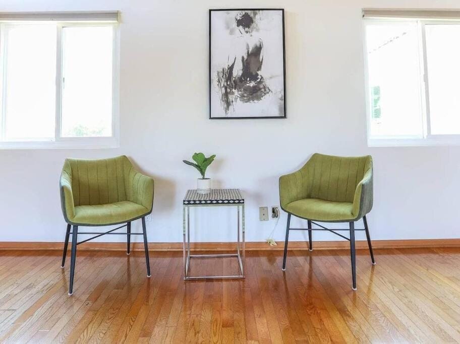 Large 5 BR- Beverly Hills Adj House in Beverly Hills