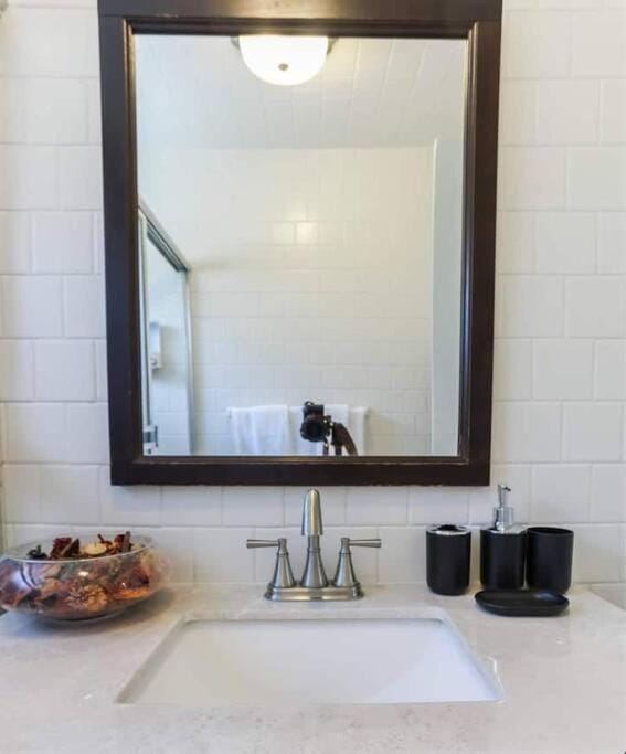 Large 5 BR- Beverly Hills Adj House in Beverly Hills