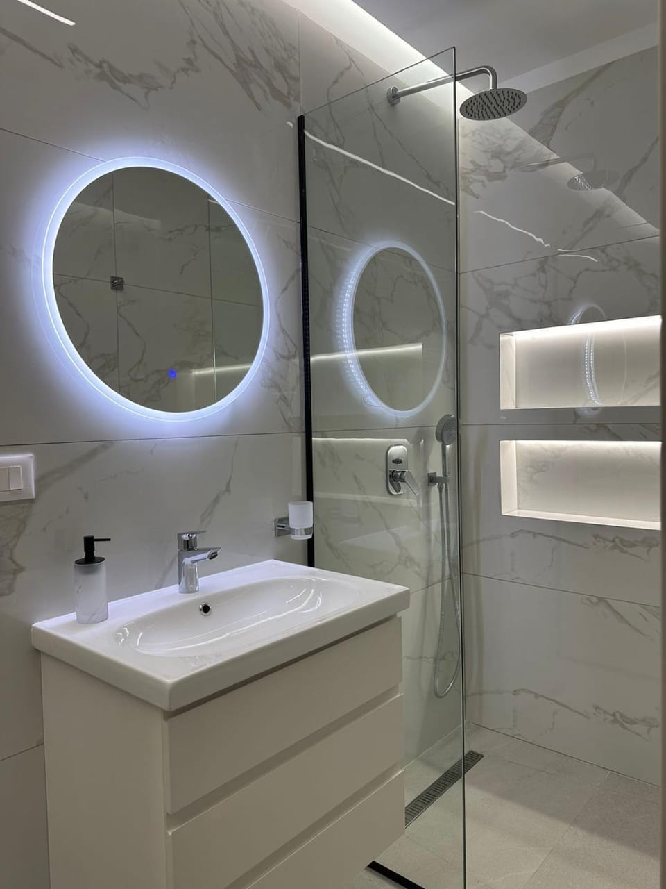 Shower, Bathroom, towels