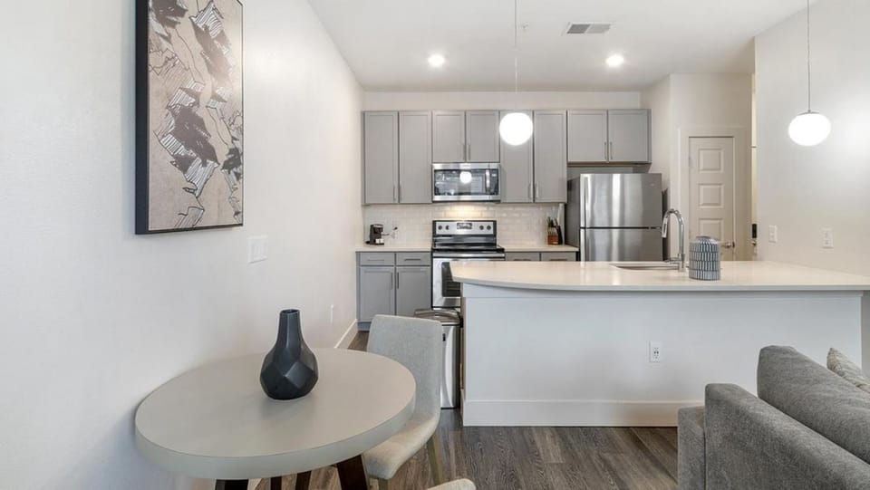 Landing Modern Apartment with Amazing Amenities (ID1390X576) Apartment in Orlando