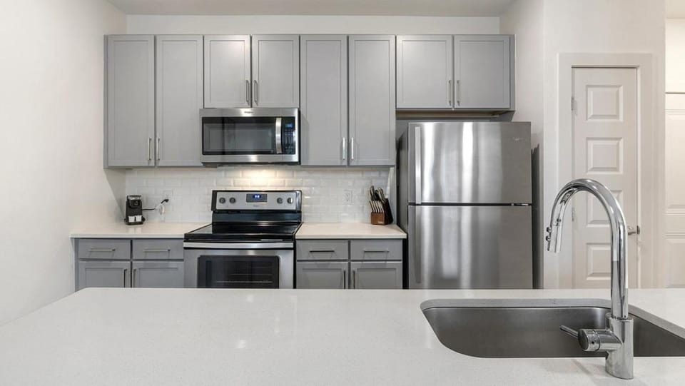 Landing Modern Apartment with Amazing Amenities (ID1390X576) Apartment in Orlando