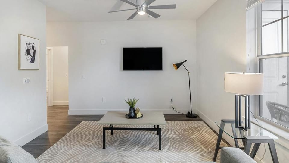 Landing Modern Apartment with Amazing Amenities (ID1390X576) Apartment in Orlando