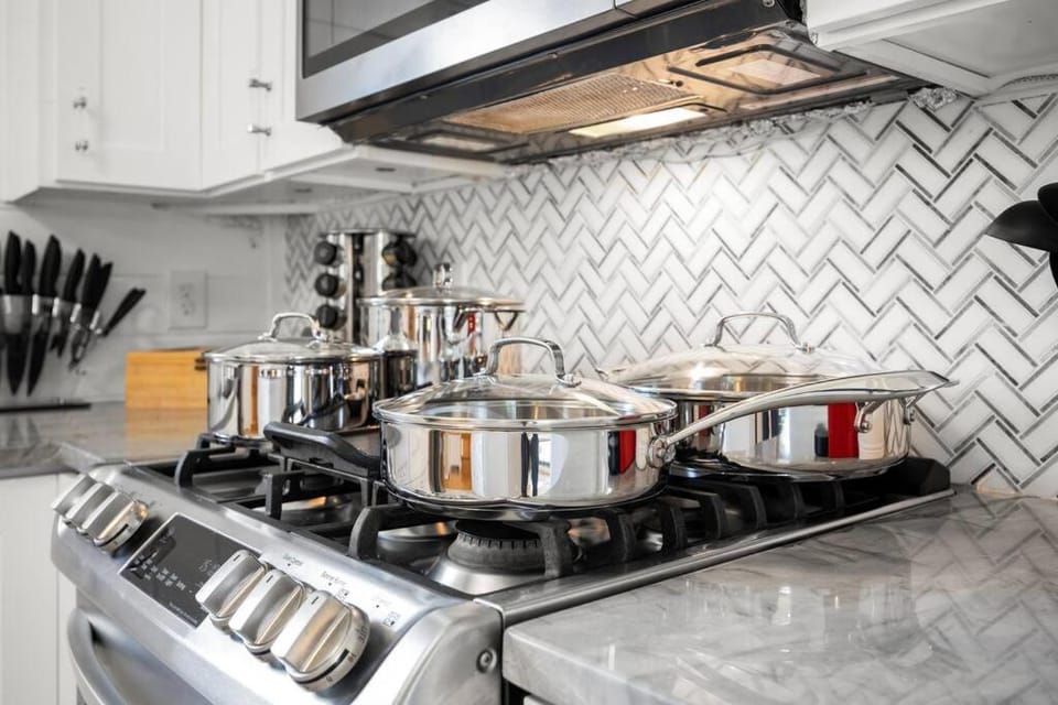 Xcape to a Tranquil 4 Bedroom Retreat Apartment in Alexandria