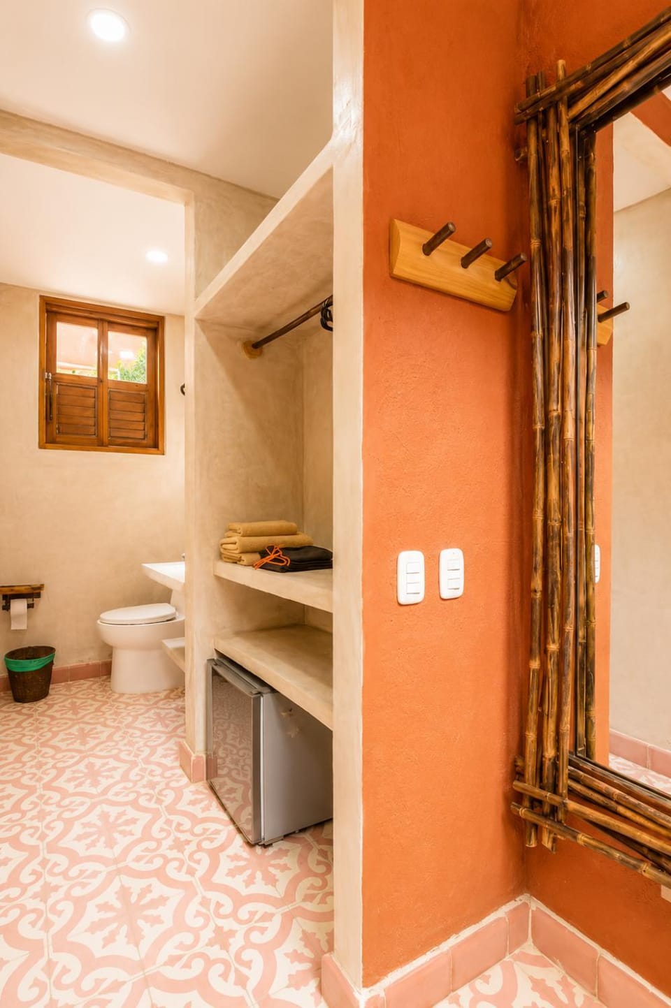 Bathroom, minibar, wardrobe