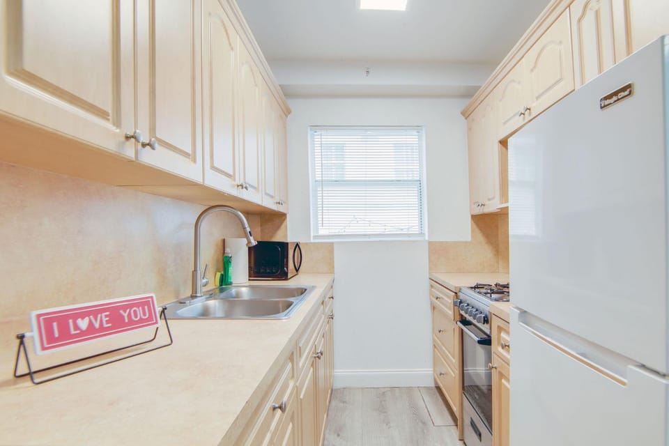 Super Beach Deal, Apt w/2 Queen Beds On Ocean Dr Apartment in Flamingo Lummus