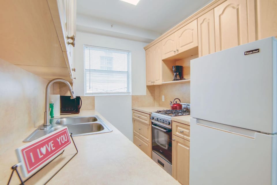 Super Beach Deal, Apt w/2 Queen Beds On Ocean Dr Apartment in Flamingo Lummus