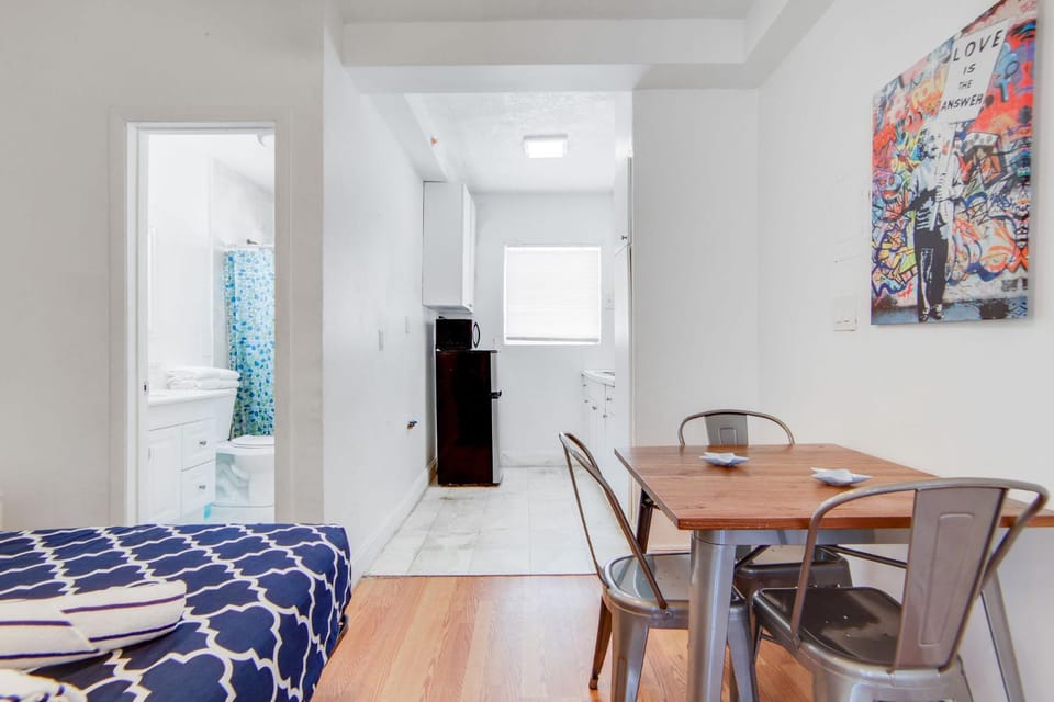 Stylish Ocean Dr Apt w/ 2 Queen Beds, Across Beach Apartment in Flamingo Lummus