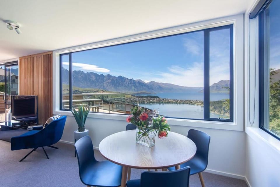 Highlands Apt- Lake Views- Free Parking- AC- BBQ Apartment in Queenstown