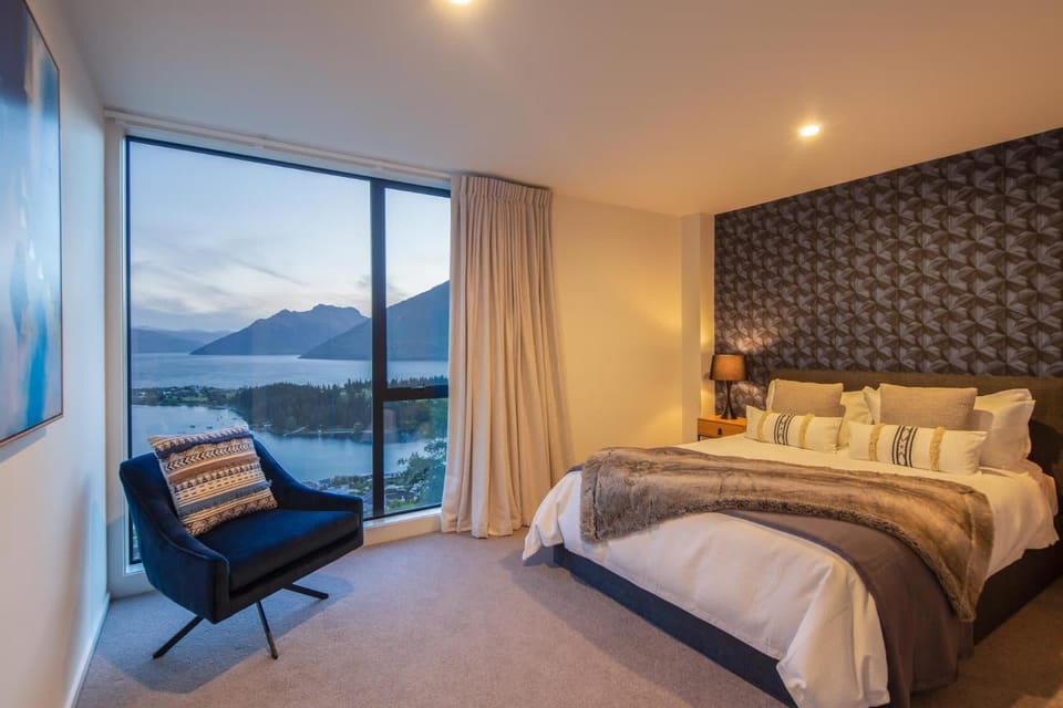 Highlands House- Lake Views- Free Parking- AC- BBQ House in Queenstown