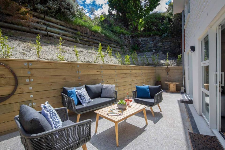 Hillside Villa 2- Walk To Town- AC- Free Parking Apartment in Queenstown