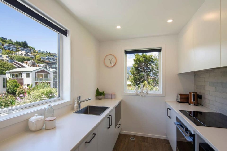Hillside Villa 3- Walk To Town- AC- Free Parking Apartment in Queenstown