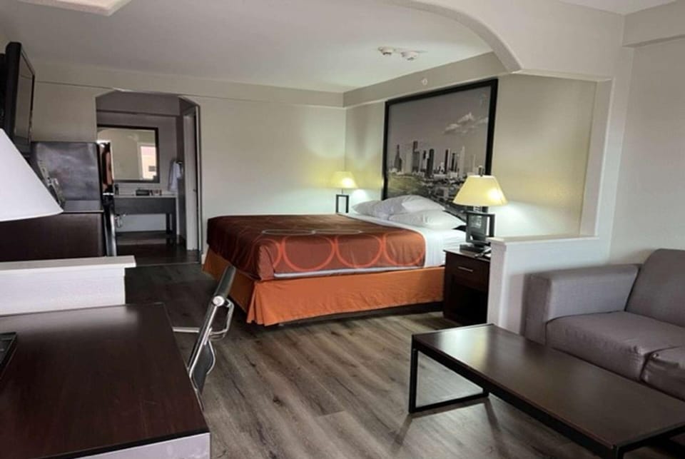 Photo of the whole room, Bedroom