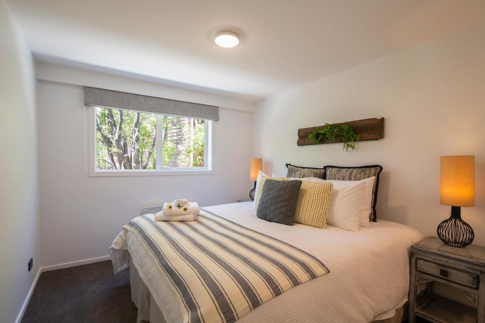 Hillside Villa 1- Walk To Town- AC- Free Parking Apartment in Queenstown