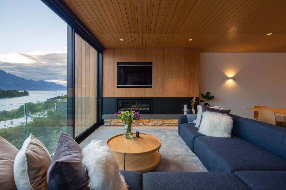 Lakehouse 2- Free Parking- Walk To Town- Air Con Villa in Queenstown
