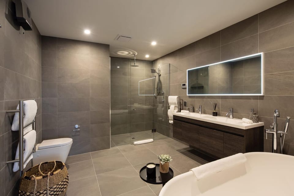 Lakehouse 4- Free Parking- Walk To Town- Air Con Villa in Queenstown