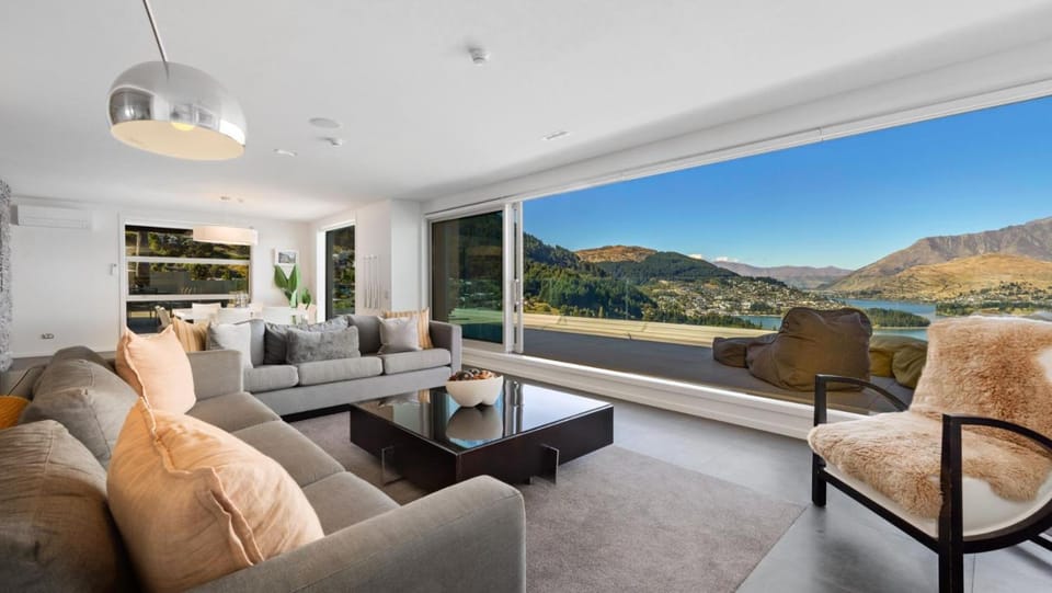 Lordens Penthouse- Hot Tub- BBQ- Gas Fire Apartment in Queenstown