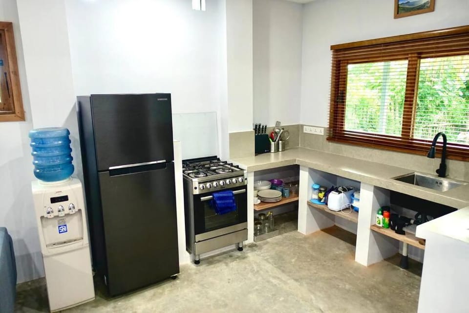 Kitchen or kitchenette, pet friendly, stove