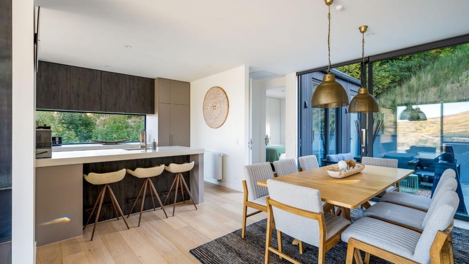 The Tiers- Hot Tub- AC- BBQ- Free Parking Villa in Queenstown