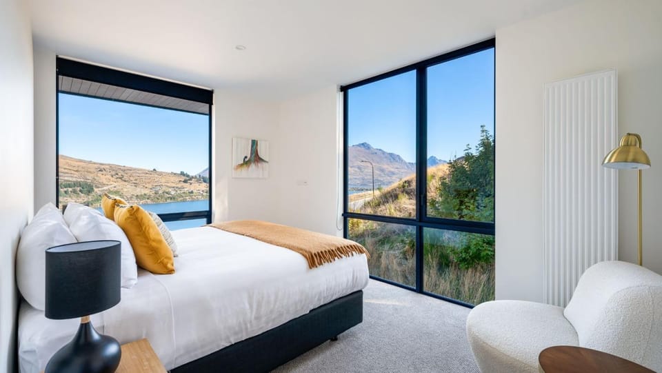 The Tiers- Hot Tub- AC- BBQ- Free Parking Villa in Queenstown