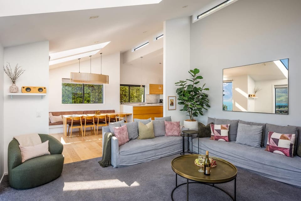 Tonic Lodge- Hot Tub- BBQ- Free Parking- AC House in Queenstown