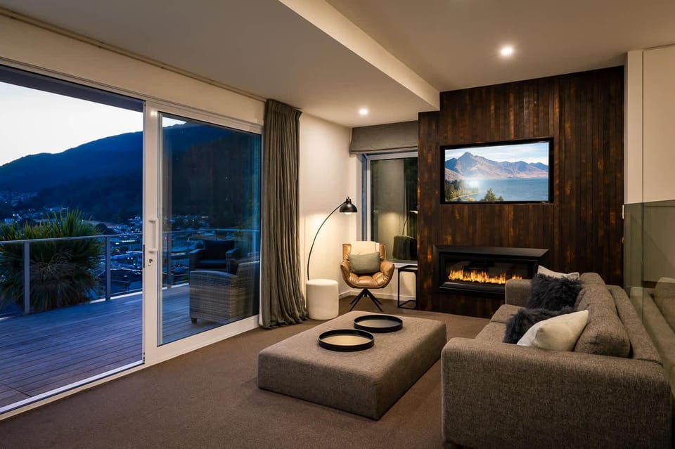 Villa Habeke- Lake Views- Gas Fire- AC- BBQ Apartment in Queenstown