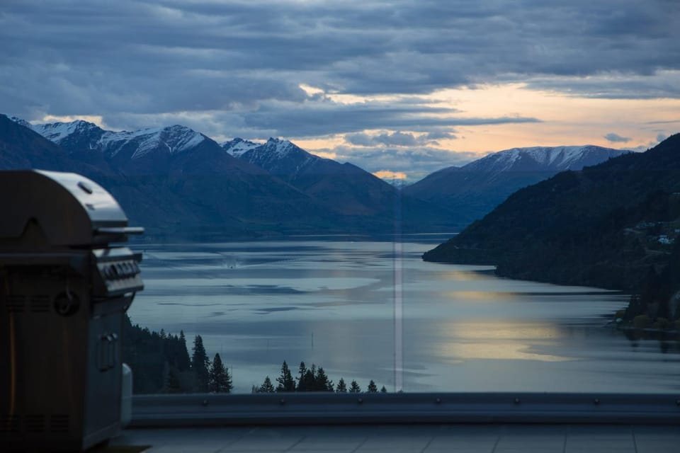 Villa Moana- Gas Fire- BBQ- Free Parking Apartment in Queenstown