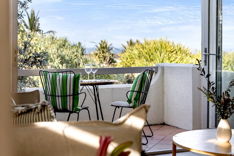 2-Bed Coastal Haven with Pool by Sunshine Beach House in Sunrise Beach