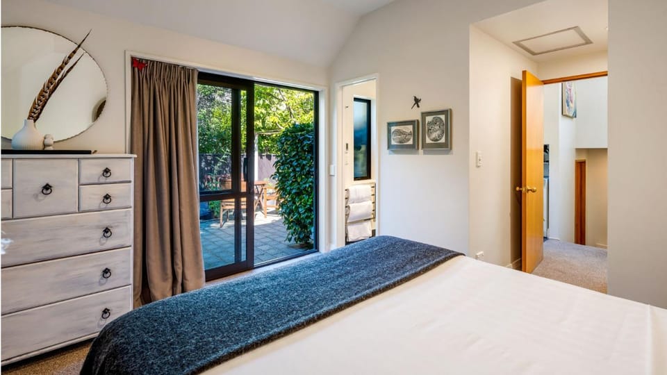 Villa Tuke- Free Parking- Fire Place House in Queenstown