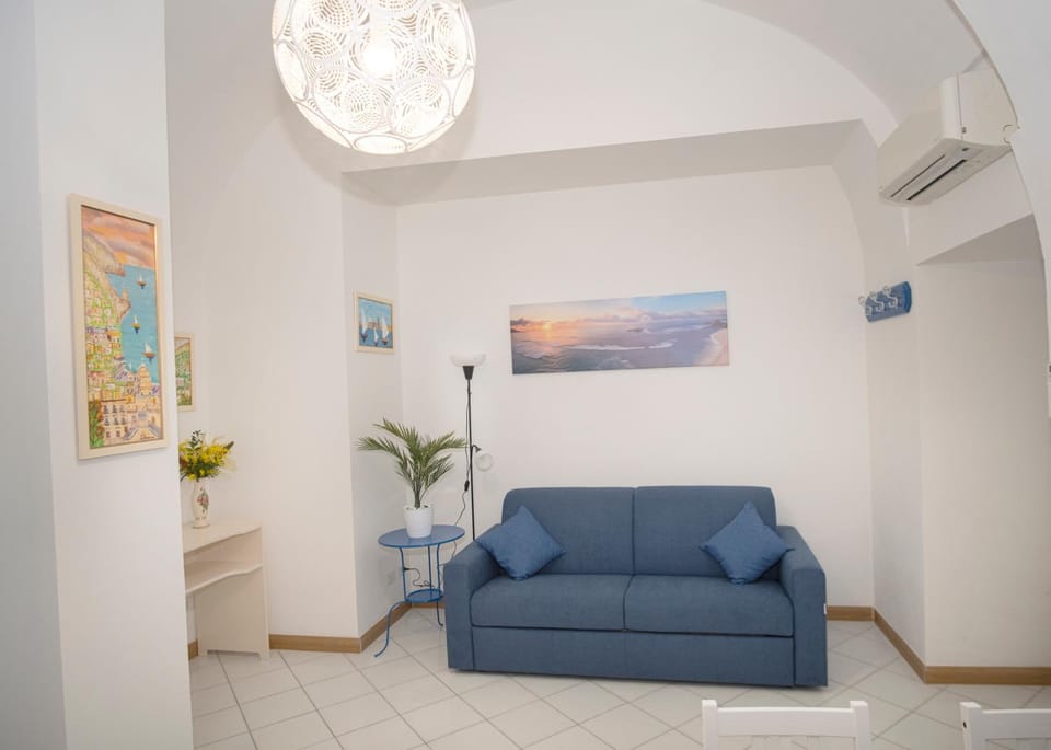 Living room, Seating area, air conditioner