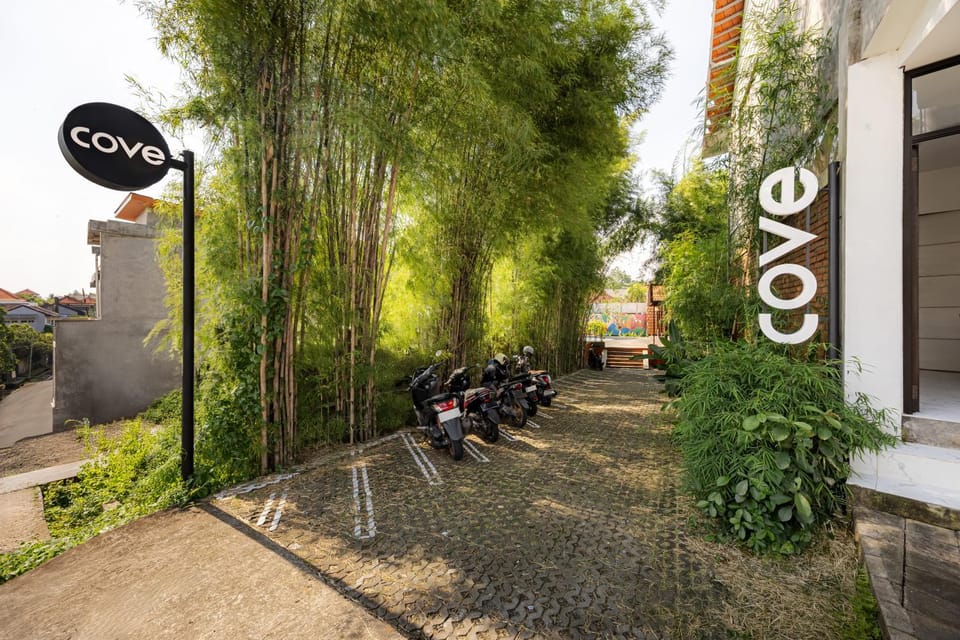 Cove Wong Village Bed and Breakfast in North Kuta