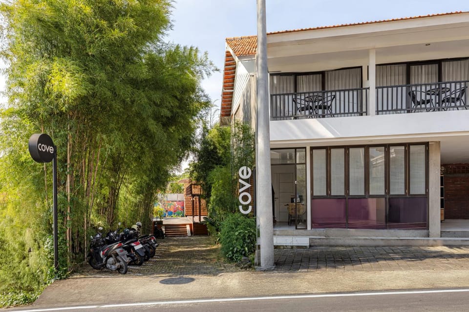 Cove Wong Village Bed and Breakfast in North Kuta