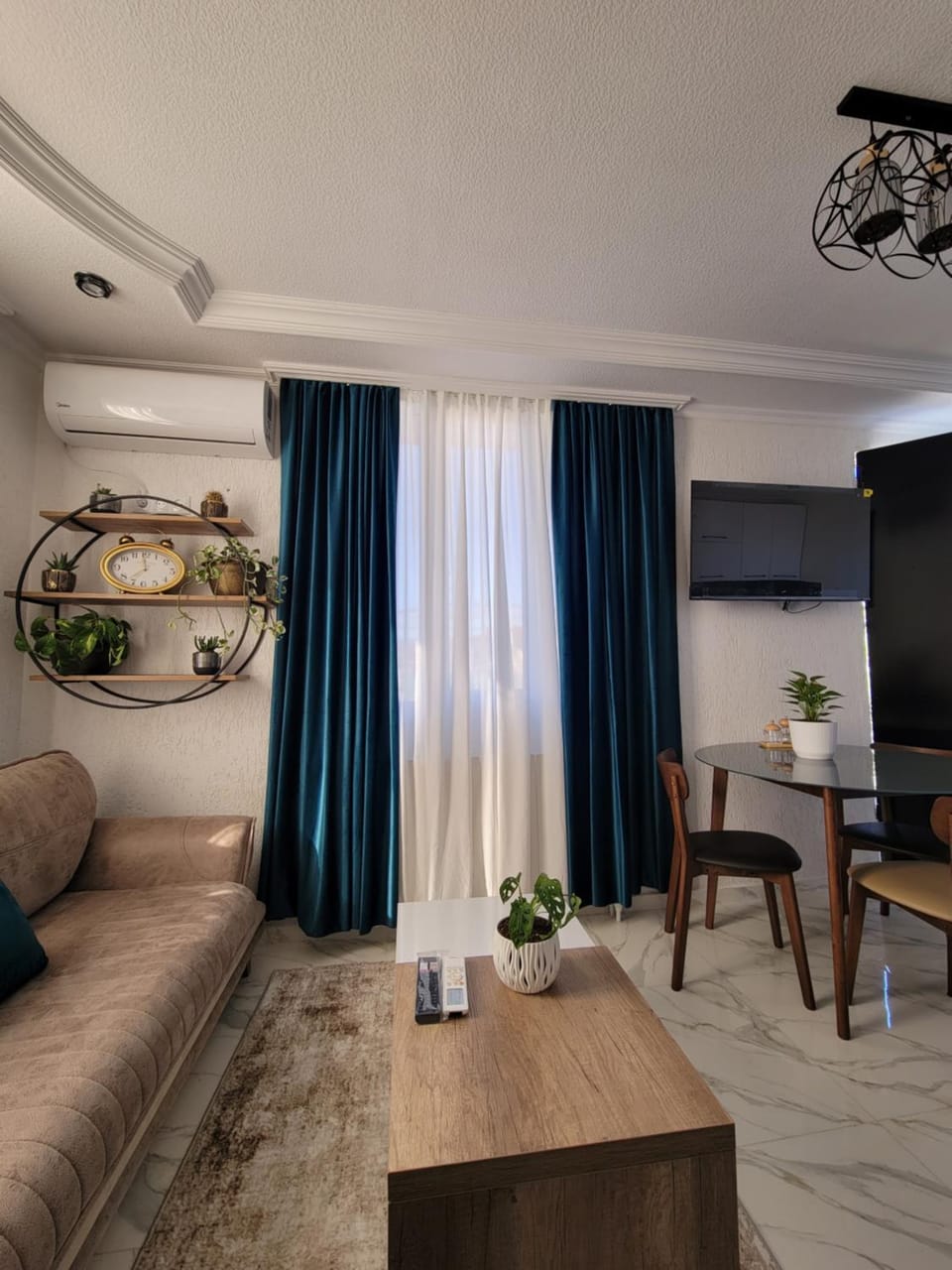 Communal lounge/ TV room, TV and multimedia, Living room, Seating area, Evening entertainment