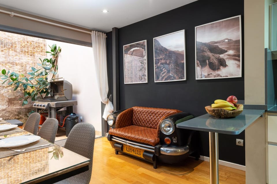 Seating area, Dining area