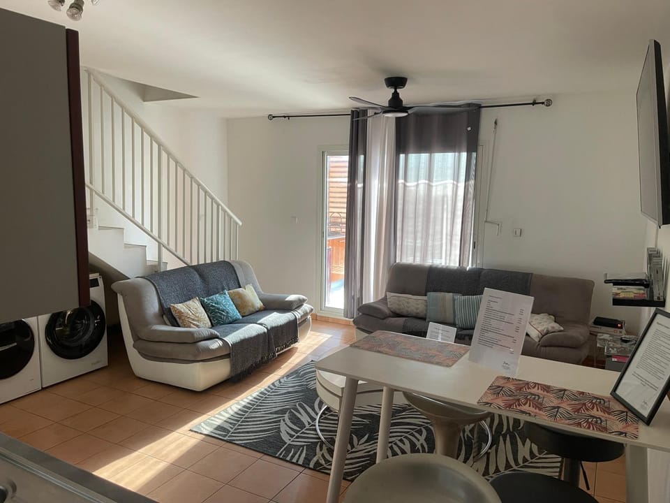 TV and multimedia, Living room, Seating area