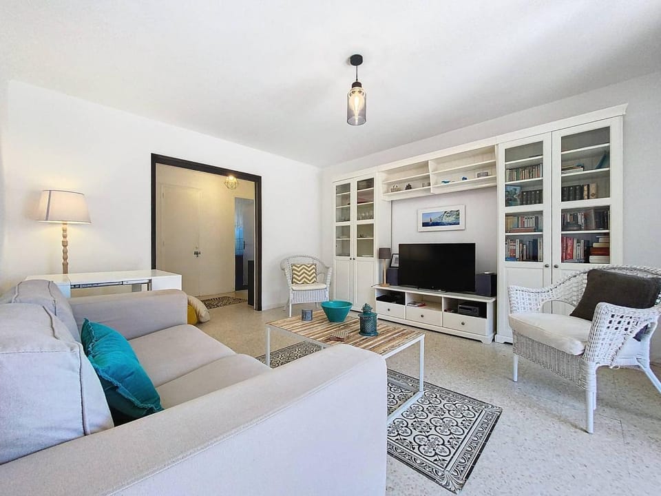 Appartement T3 avec climatisation et terrasse à 50m de la plage - FR-1-770-20 Apartment in La Cadière-d'Azur