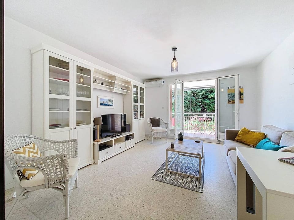 Appartement T3 avec climatisation et terrasse à 50m de la plage - FR-1-770-20 Apartment in La Cadière-d'Azur