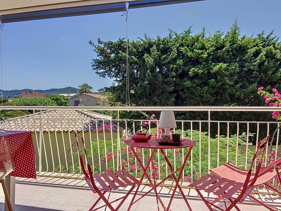 Appartement T3 avec climatisation et terrasse à 50m de la plage - FR-1-770-20 Apartment in La Cadière-d'Azur