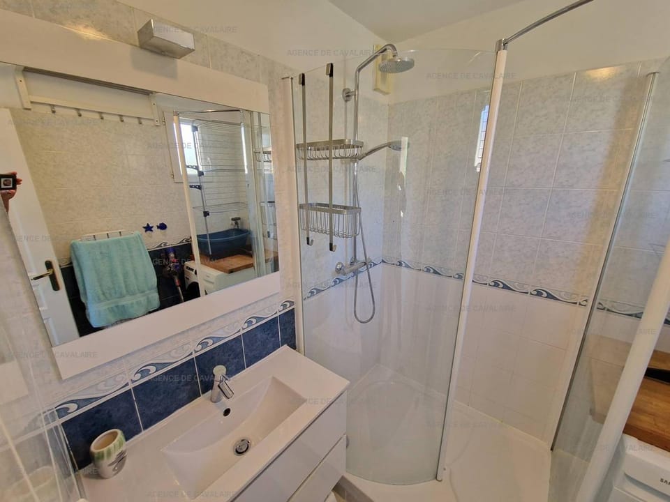 Beau T2 en front de mer avec clim, parking, animaux admis - FR-1-100-327 Apartment in Cavalaire-sur-Mer