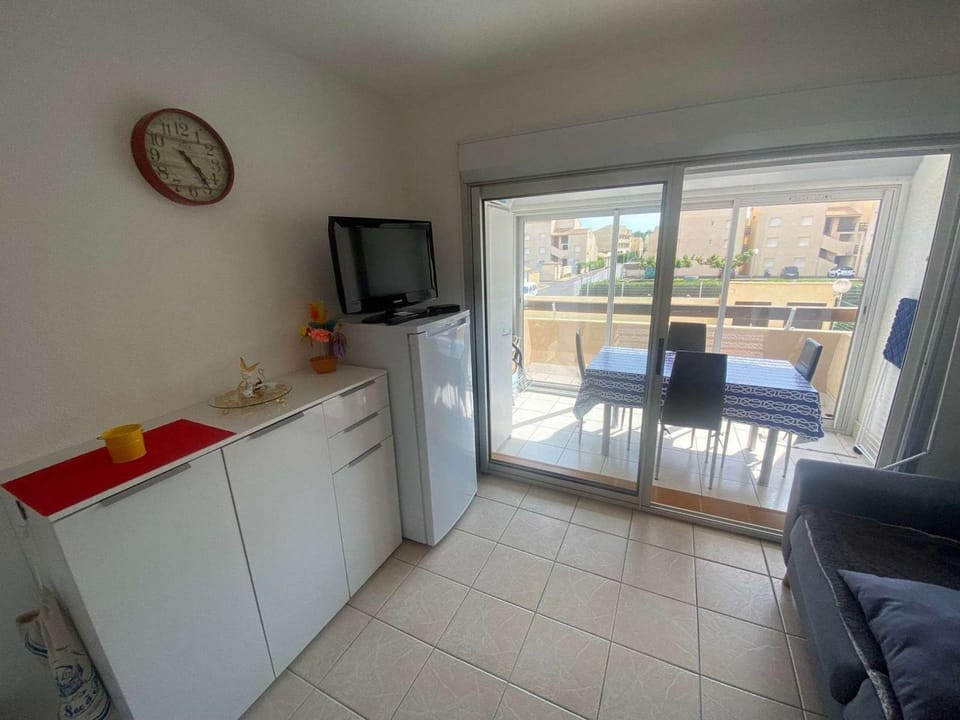 Appartement 2P cabine avec piscine, terrasse et parking privé à Marseillan - FR-1-326-800 Cabin in Marseillan