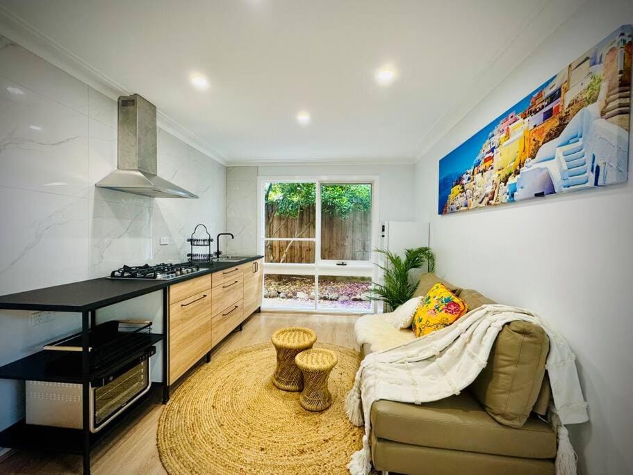 Charming 1BR Granny Flat Conveniently Located near Knox Shopping Center Bed and Breakfast in Wantirna South