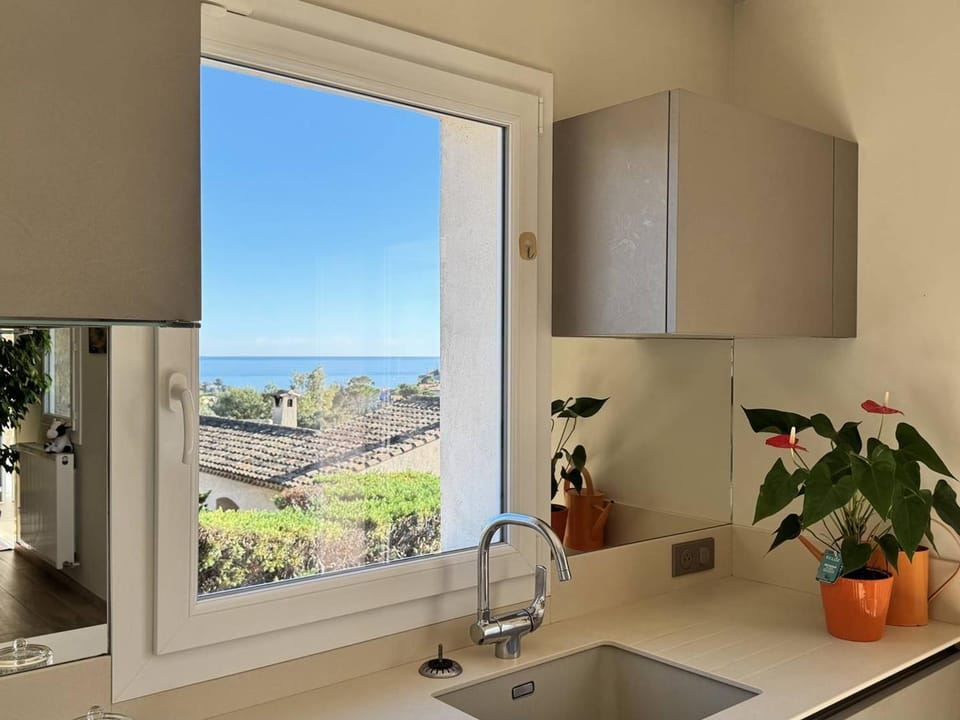 Villa rénovée avec piscine, clim, proche plages et commerces, 6 pers., Les Issambres - FR-1-768-67 Villa in Roquebrune-sur-Argens
