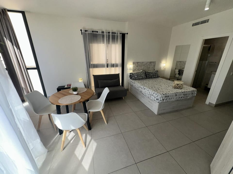 Bed, Photo of the whole room, Dining area, Bedroom