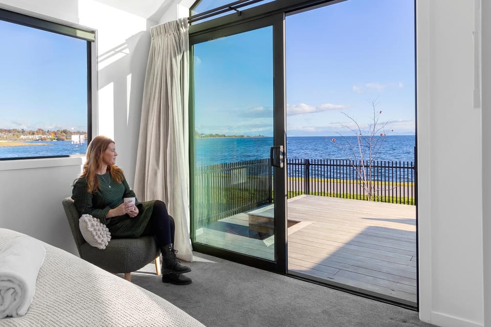 Day, View (from property/room), Balcony/Terrace, Seating area, Lake view