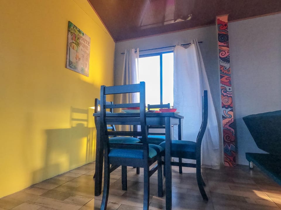 Seating area, Dining area
