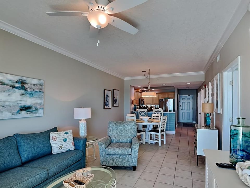 Kitchen or kitchenette, Living room, Seating area, Dining area, furniture