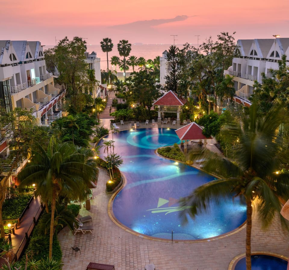 Swimming pool, sunbed