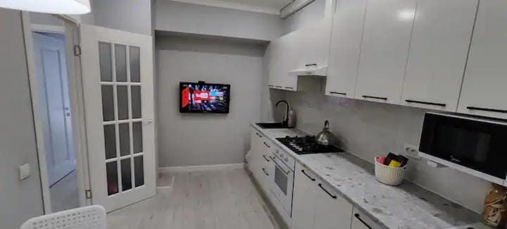 TV and multimedia, Kitchen or kitchenette, oven, stove