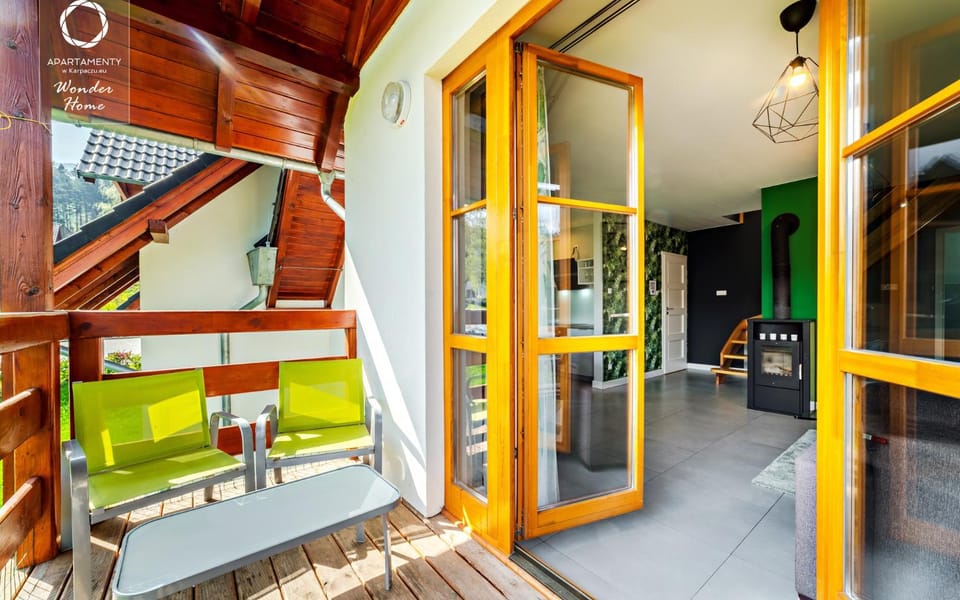 Patio, Balcony/Terrace, Living room, flat iron