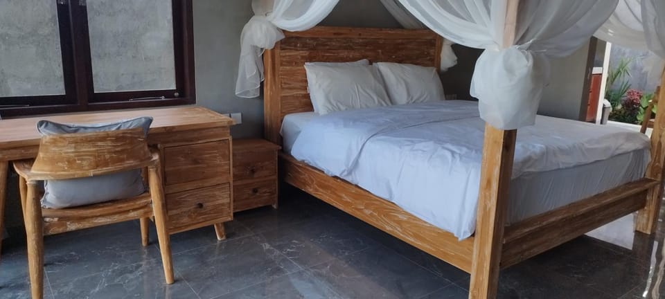 Photo of the whole room, Bedroom